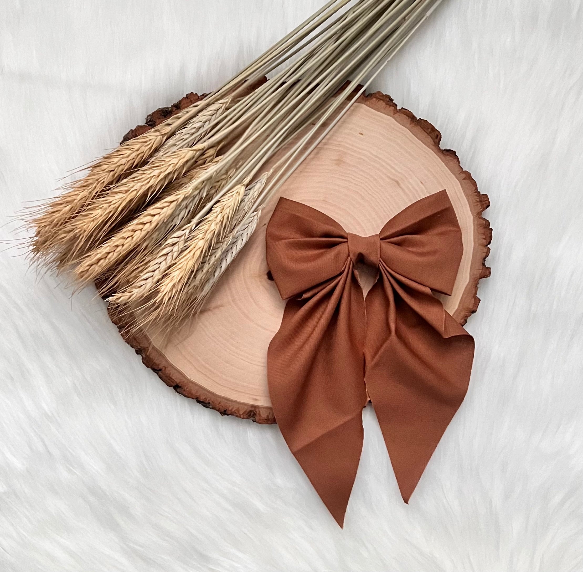 Hazelnut Bow